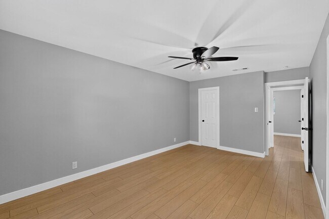 Building Photo - 2606 Hilldale Blvd