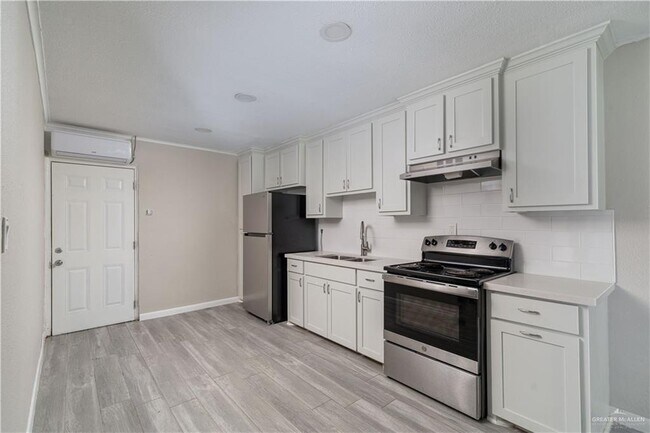 Primary Photo - 2513 Beaumont Ave