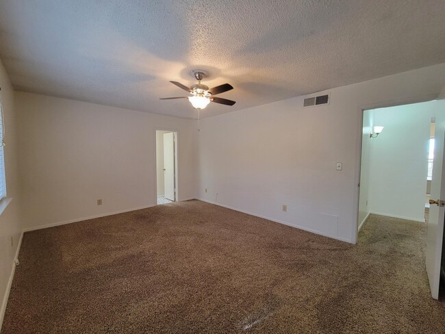 Building Photo - 7716 Iroquois Dr