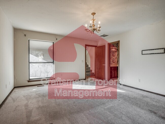 Building Photo - 2704 Silvertree Dr