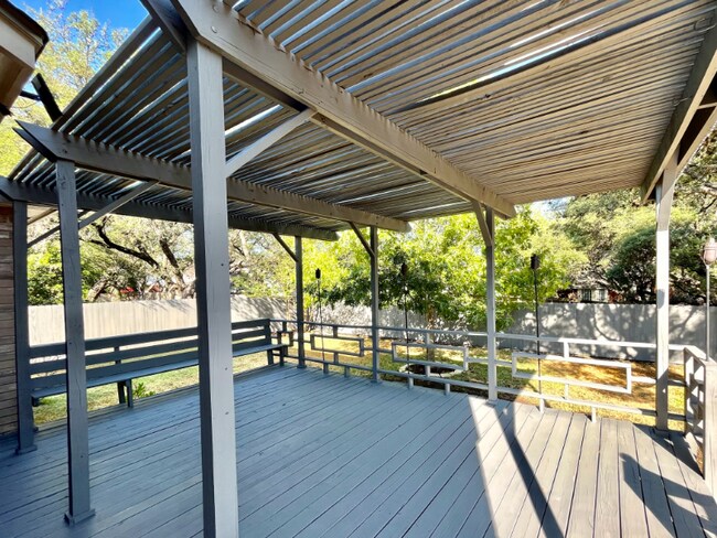 Building Photo - 17915 Crystal Knoll
