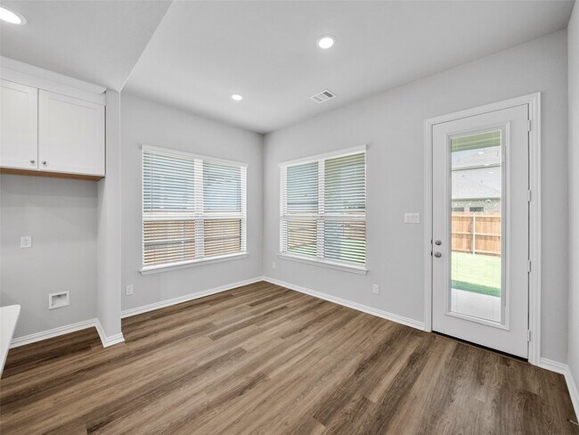 Building Photo - 3049 Elmwood St