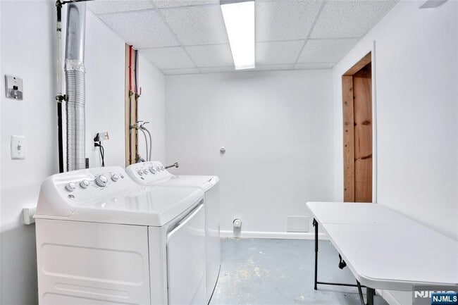 Building Photo - 43 Forest Dr