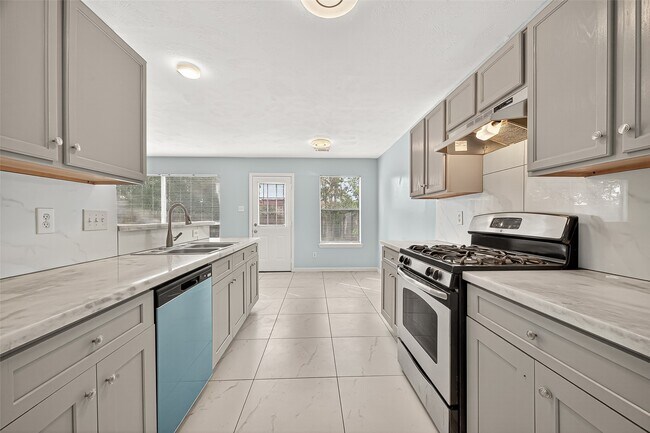 Building Photo - 6710 Bellaire Gardens Dr