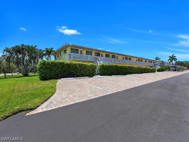 Building Photo - 473 12th Ave S