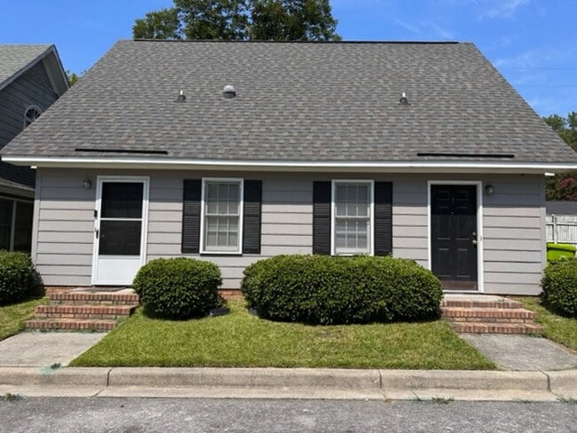 Primary Photo - 17/18