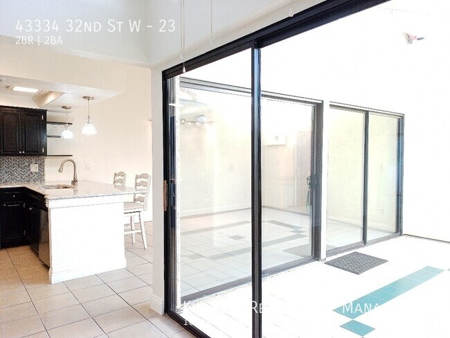 Building Photo - Spacious Single Story Condo in Gated Commu...