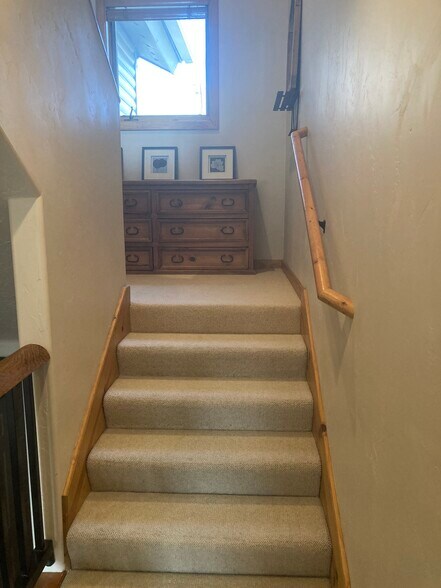 Building Photo - 720 Deer Valley Dr