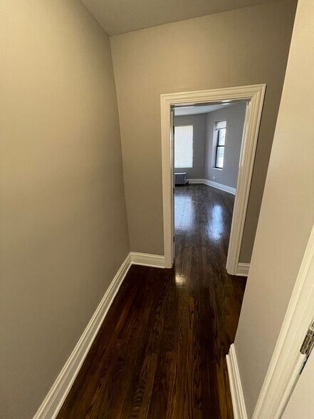 Building Photo - 11021 S Vernon Ave