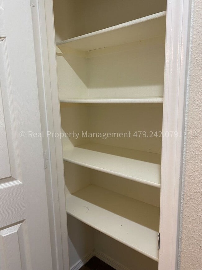 Building Photo - 6005 Sandy Parker Ct