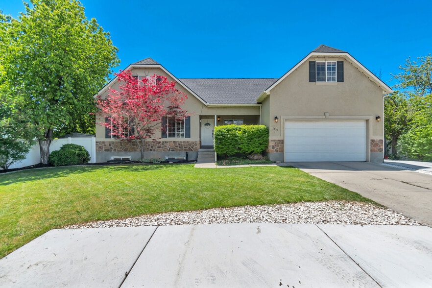 Building Photo - 1230 Farm Lane Cir