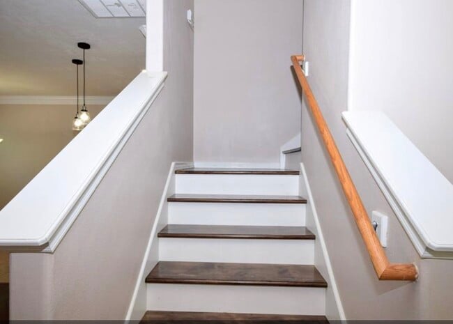 Building Photo - 25274 Finchgrove Ln