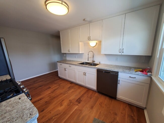 Building Photo - Gorgeous 3 bedroom 2 bath - Side by Side Duplex South Minneapolis