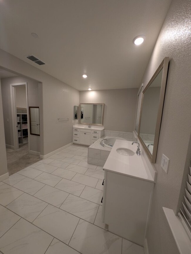 Building Photo - Pleasanton 4 Bed / 3 Bath, Top Rated Schools, Solar