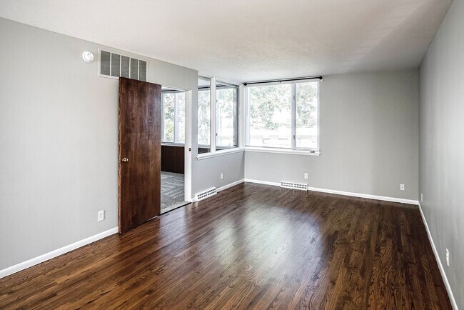 Building Photo - Amazing 2-Bedroom Apartment in Millard!