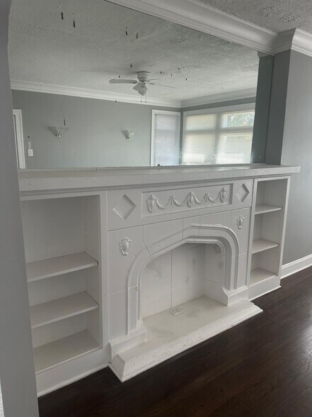 Building Photo - 8345 S Marshfield Ave