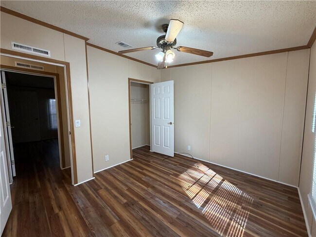 Building Photo - 1168 Lang NE Ln