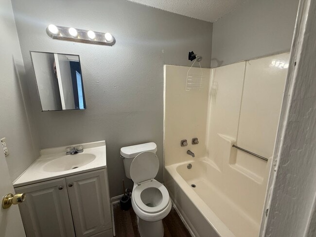 Building Photo - 304 Carriage Ln