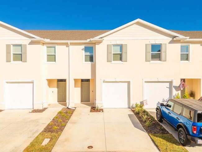 Building Photo - 2023 Block Town-Home with Community Gym and Pool