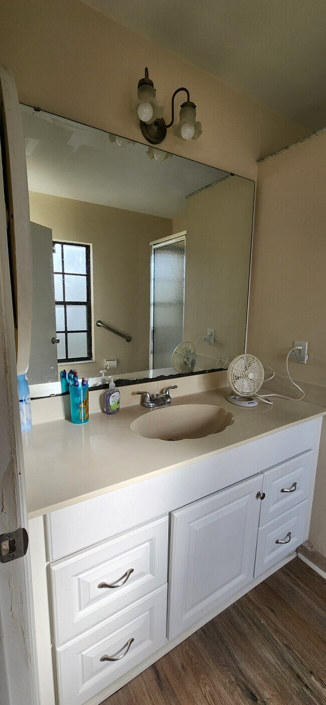 Building Photo - 312 Oak Track Pass