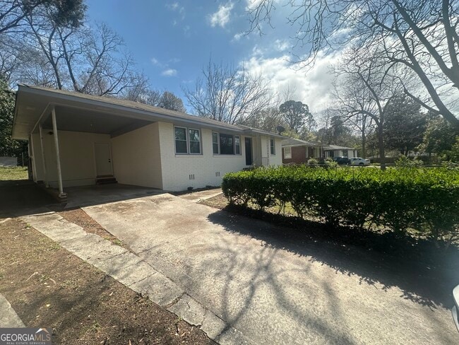 Building Photo - 1112 N Beddingfield Dr