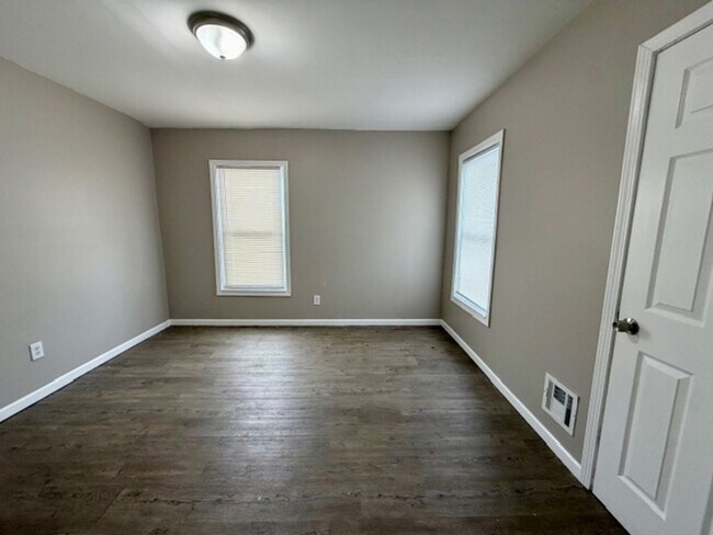 Building Photo - 97 Fairgrove St