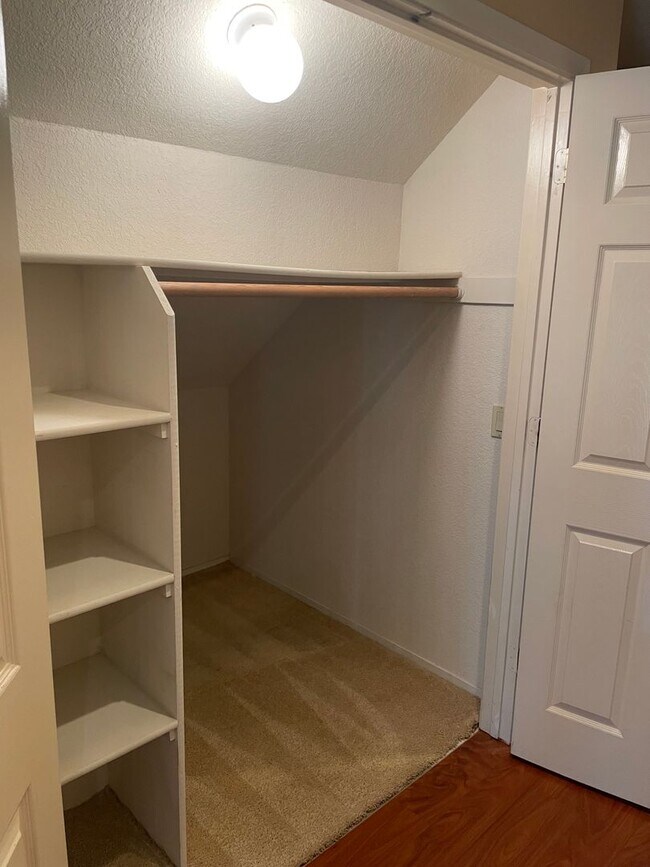 Building Photo - BEAUTIFUL 2 STORY IN FOLSOM WITH 4 BED, 3 ...