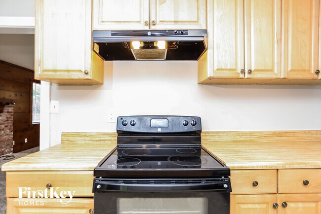 Building Photo - 6580 Short Rd