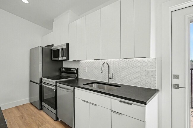 Building Photo - 2217 N Fitzhugh Ave