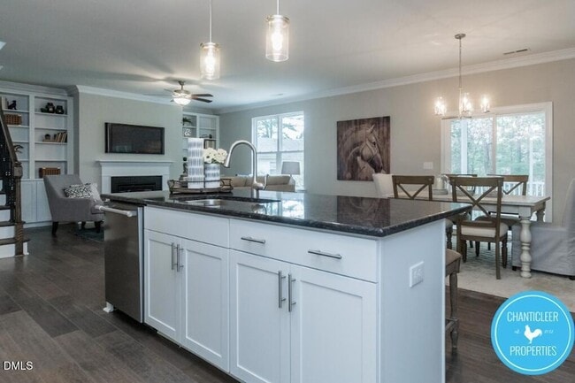 Building Photo - 2528 Reynolds Dr