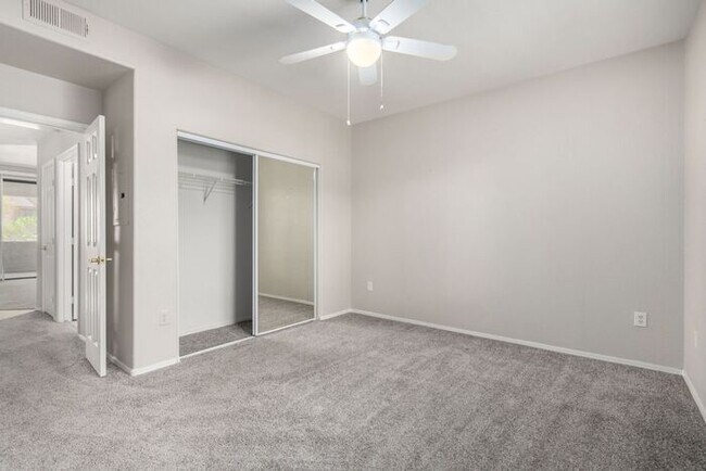 Building Photo - 2-bedroom 2 bath condo in Gated Community ...