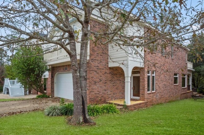 Building Photo - 7516 Pinehurst Ct