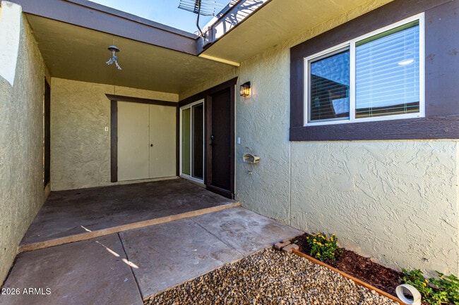 Building Photo - 830 S Dobson Rd