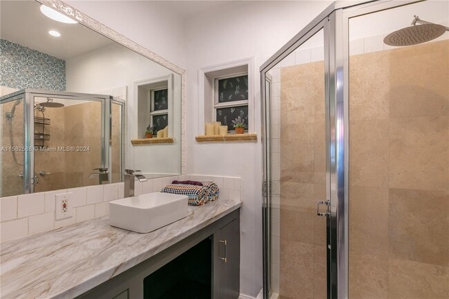 Building Photo - 18 NE 42nd St