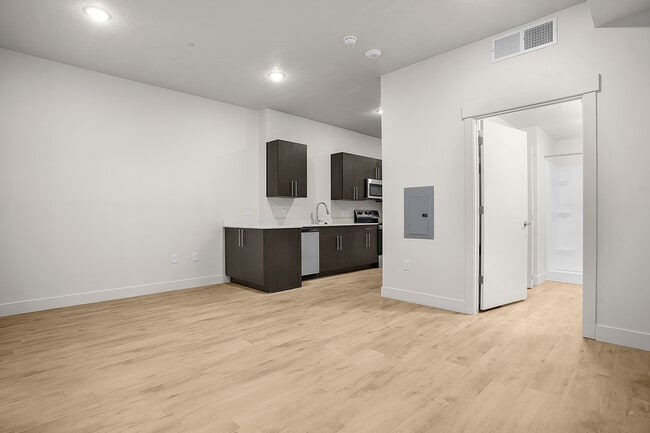 Building Photo - Hunter's Landing