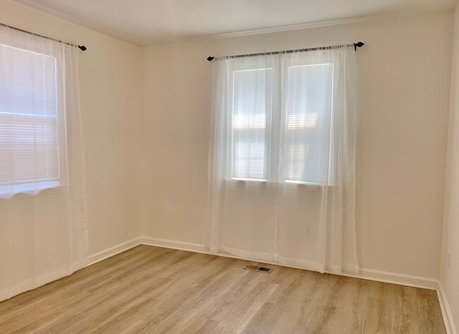 Building Photo - Charming 3 Bedroom Home in Hollister