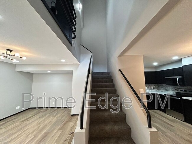 Building Photo - 1841 Ridgehaven Ct