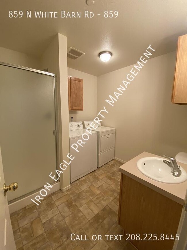 Building Photo - 859 N White Barn Rd