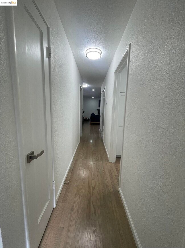 Building Photo - 1248 Hale Dr