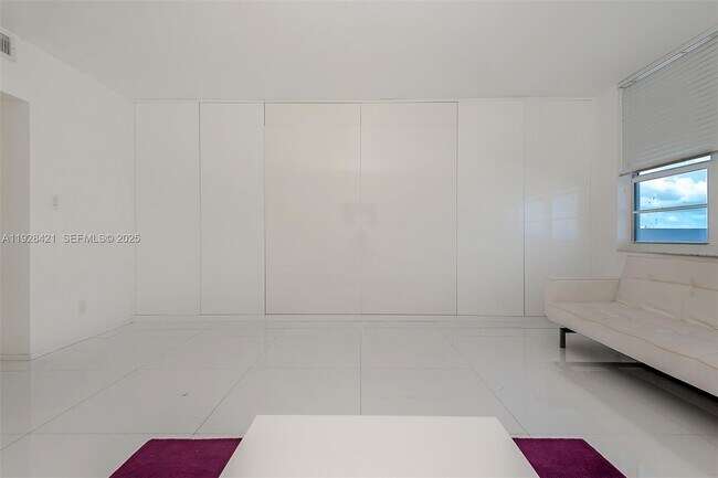 Building Photo - 100 Lincoln Rd