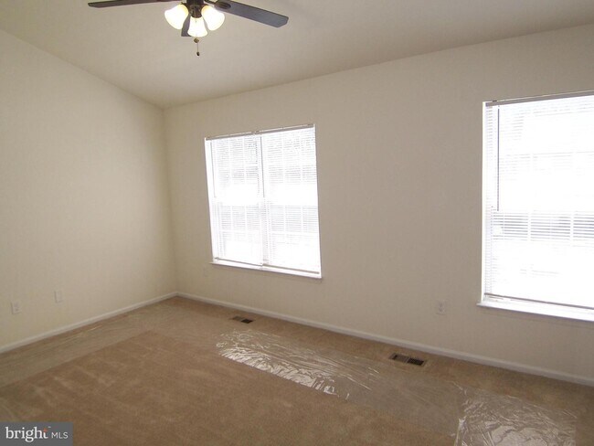 Building Photo - 313 Fullerton Pl