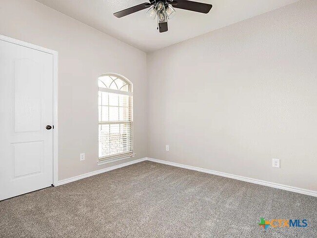 Building Photo - 602 Dred Roger Circle