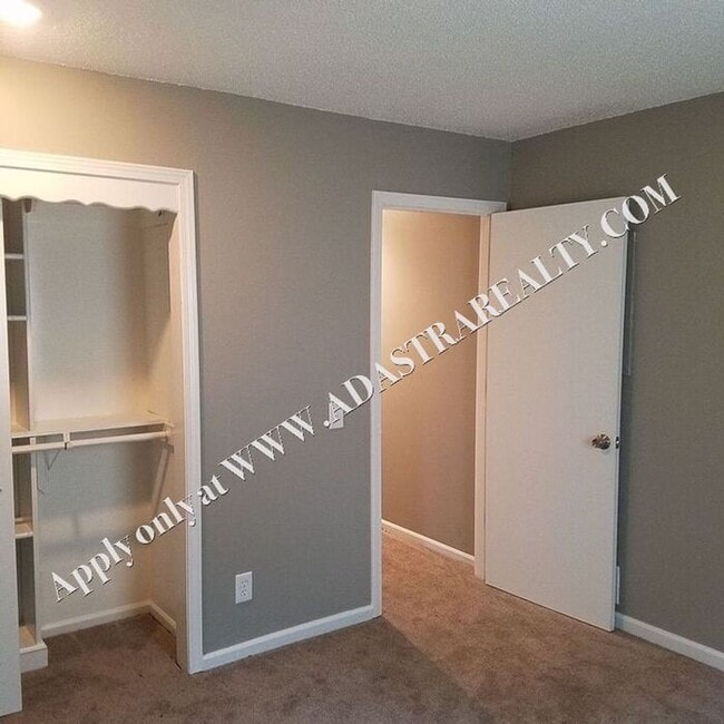 Building Photo - Gorgeous 3 Bedroom Duplex in Olathe-Availa...