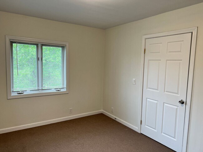 Building Photo - 17 Pheasant Dr