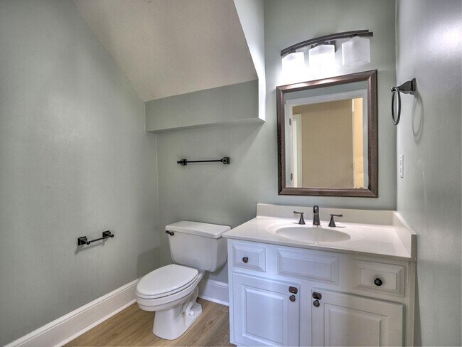 Building Photo - 3237 Waldwick Way SE