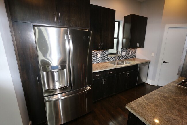 Building Photo - 2103 Hadley St