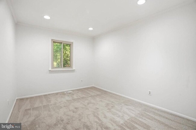 Building Photo - 131 Lee Dr