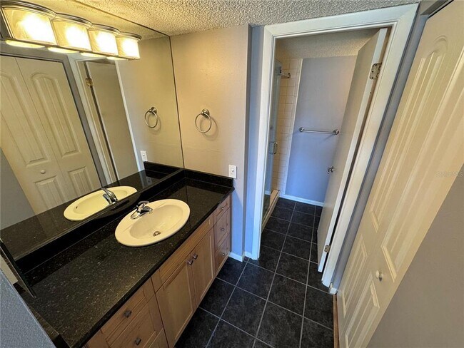 Building Photo - 201 W Laurel St