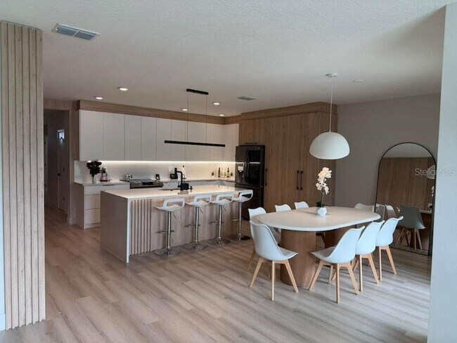 Building Photo - 33412 Country House Dr