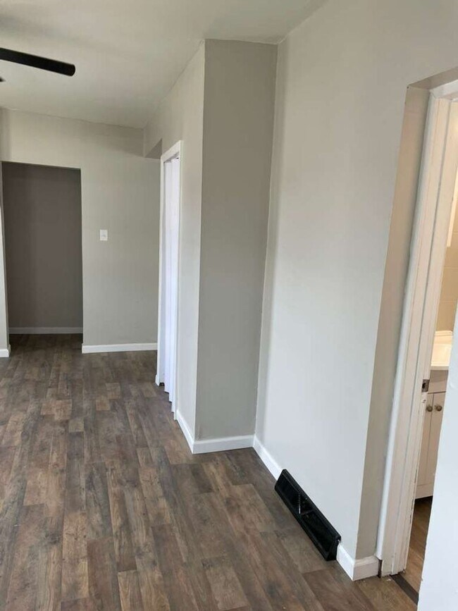 Building Photo - 315 10th St